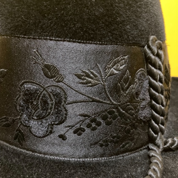 Vintage Original-Lanz Salzburg-Wien Velvet Austrian Hat - Picture 6 of 8